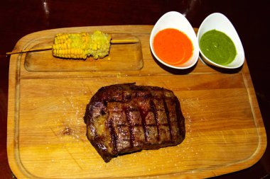 Pahalı bir kafe-restoran Zhitomir, Ukrayna pişmiş biftek