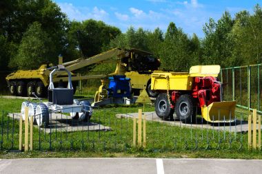 Bir sergi moloz sonra ele Sovyet robotlar 