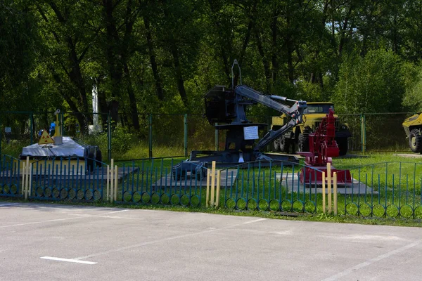 Bir sergi ile moloz ele Sovyet robotlar 