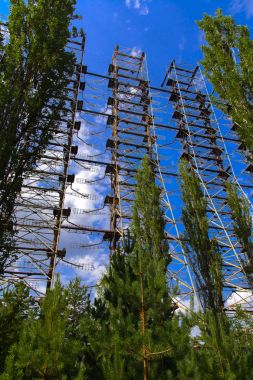 Askeri nesnenin yağmalanmış anten büyük alan 