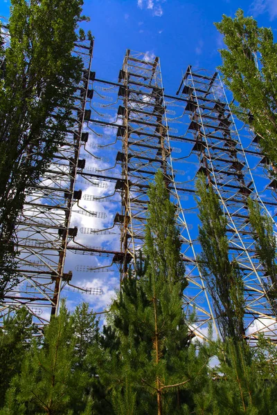 Askeri nesnenin yağmalanmış anten büyük alan 