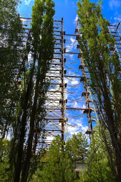 Askeri nesnenin yağmalanmış anten büyük alan 