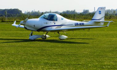 Havaalanı üzerinde küçük özel uçak Airshow. CI günün