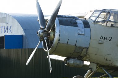 Havaalanı üzerinde küçük özel uçak Airshow. CI günün