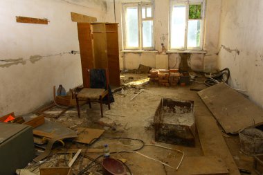 Dükkanı çalıştı bitkinin yağma ve yok etmek 