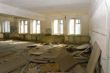 Dükkanı çalıştı bitkinin yağma ve yok etmek 