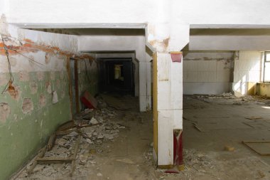 Dükkanı çalıştı bitkinin yağma ve yok etmek 