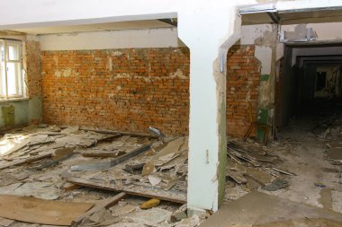 Dükkanı çalıştı bitkinin yağma ve yok etmek 