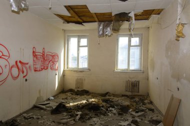 Dükkanı çalıştı bitkinin yağma ve yok etmek 