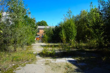 Yıkılan binanın çalıştı fabrika atölye 
