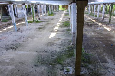 Yıkılan binanın çalıştı fabrika atölye 