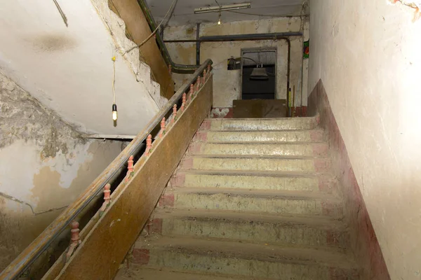 Dükkanı çalıştı bitkinin yağma ve yok etmek 