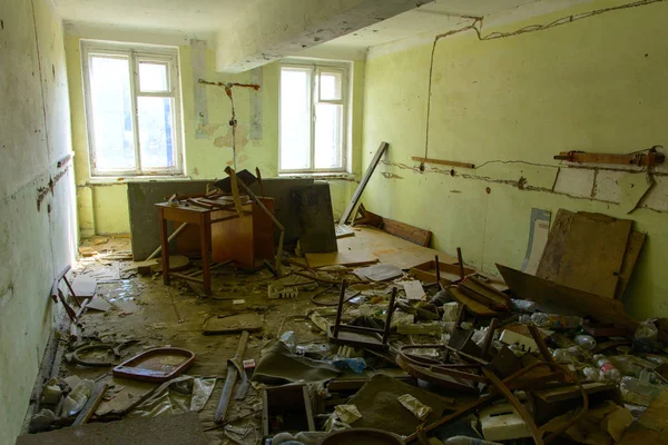 Dükkanı çalıştı bitkinin yağma ve yok etmek 