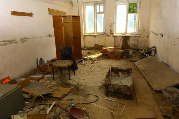 Dükkanı çalıştı bitkinin yağma ve yok etmek 