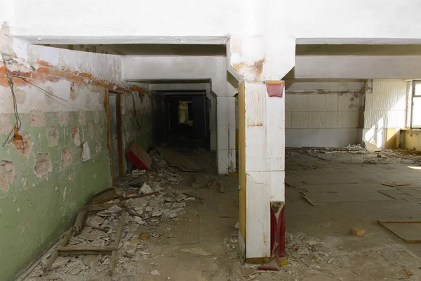 Dükkanı çalıştı bitkinin yağma ve yok etmek 