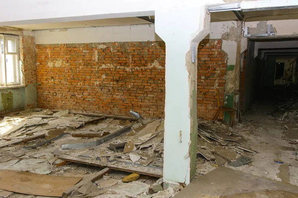 Dükkanı çalıştı bitkinin yağma ve yok etmek 