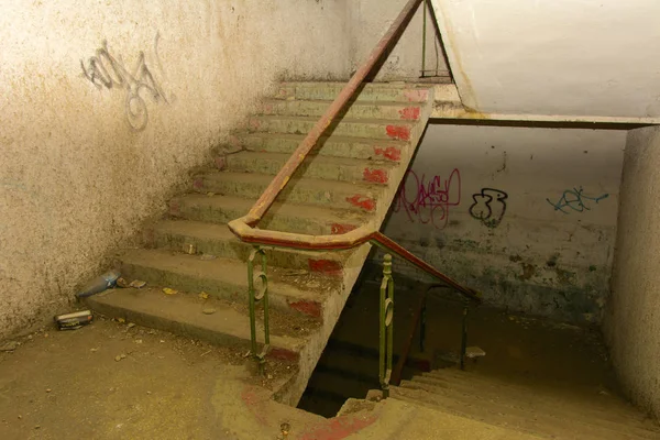 Dükkanı çalıştı bitkinin yağma ve yok etmek 