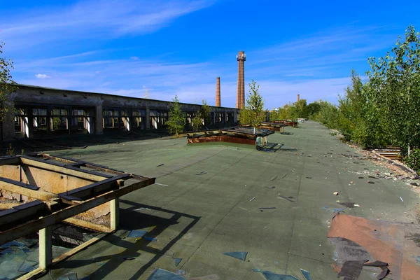 Yıkılan binanın çalıştı fabrika atölye 