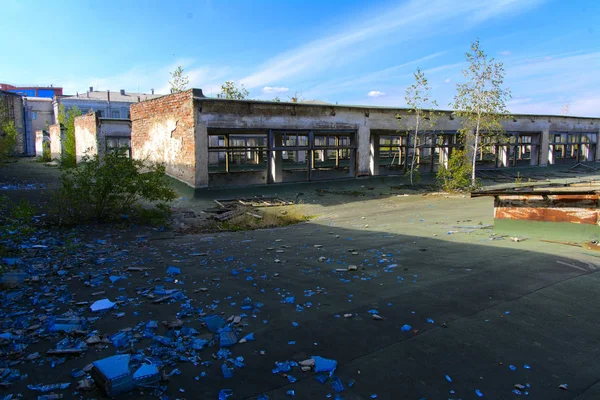 Yıkılan bina fabrika Atölyesi