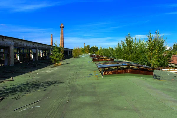 Yıkılan binanın çalıştı fabrika atölye 