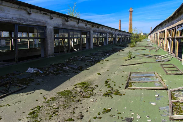 Yıkılan bina fabrika Atölyesi, 