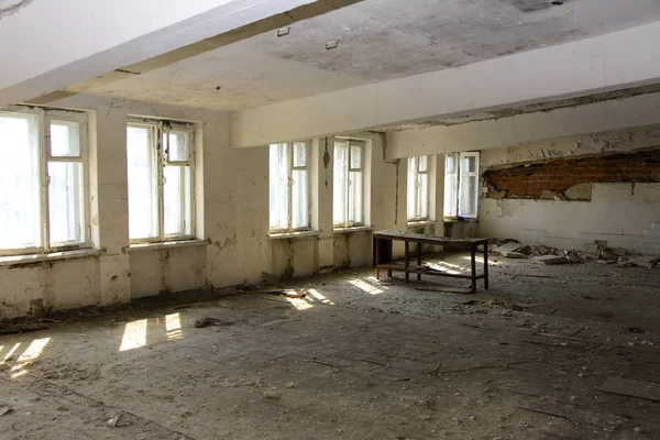 Dükkanı çalıştı bitkinin yağma ve yok etmek 