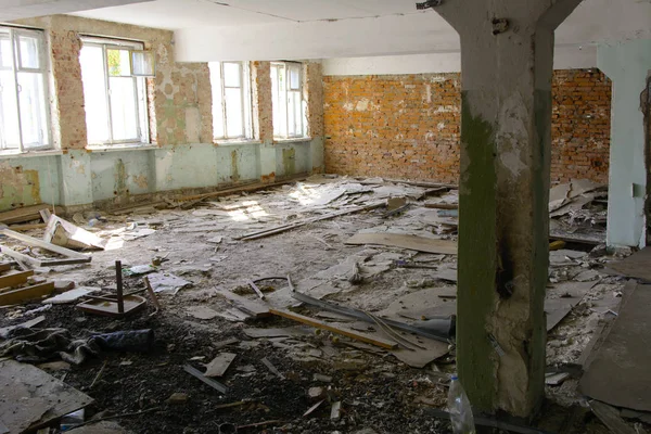 Dükkanı çalıştı bitkinin yağma ve yok etmek 