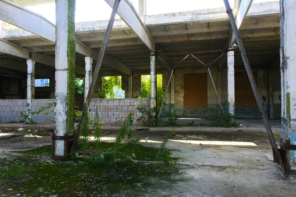 Yıkılan binanın çalıştı fabrika atölye — Stok fotoğraf
