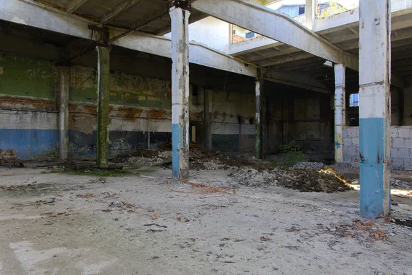 Yıkılan binanın çalıştı fabrika atölye — Stok fotoğraf