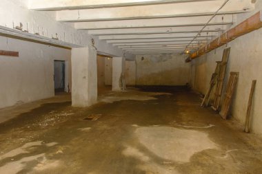 Sebze harap ve terk edilmiş depolama Oda. 