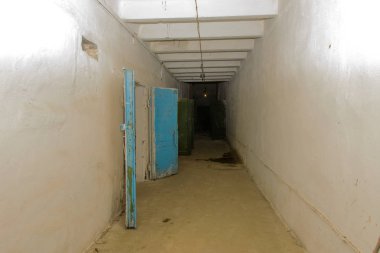 Harap ve terk edilmiş depolama oda sebze. Bui yapıldı