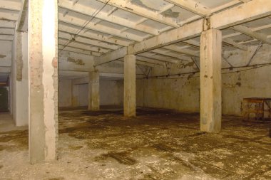 Sebze harap ve terk edilmiş depolama Oda. 