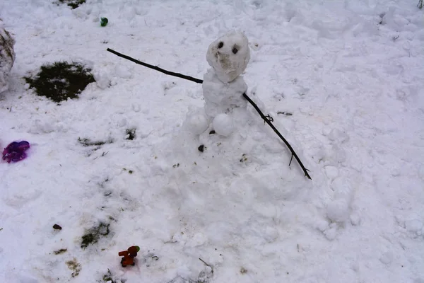 Terrible Ugly Snowman Made Children Winter Courtyard Private House Day — Stock Photo, Image