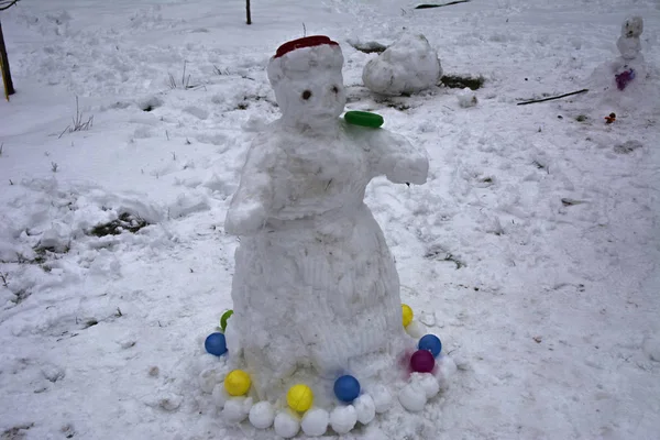 A terrible and ugly snowman made by children in the winter — Stock Photo, Image