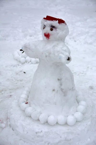 A terrible ugly snowman sculpted from the snow by children again — Stock Photo, Image