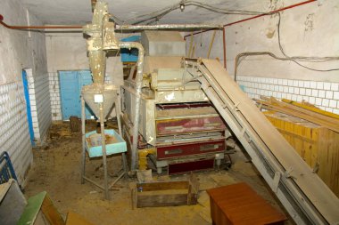 Bir ab süt üretimi eski paslı ve demonte için donatım