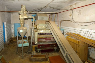 Bir ab süt üretimi eski paslı ve demonte için donatım