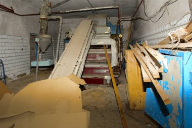 Bir ab süt üretimi eski paslı ve demonte için donatım