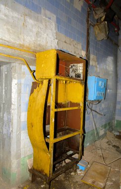 Bir ab süt üretimi eski paslı ve demonte için donatım