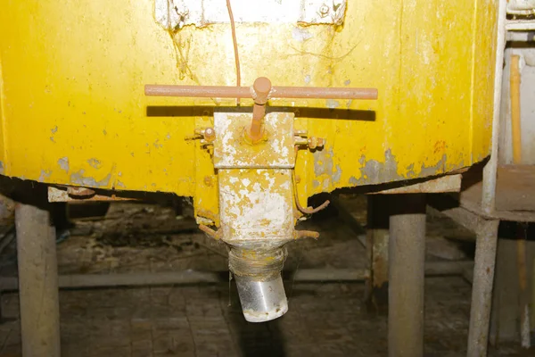 Old rusty and disassembled equipment for producing milk in an ab — Stock Photo, Image