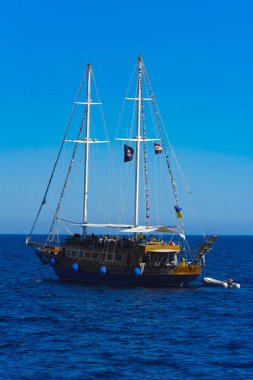 Sharm el-Sheikh, Mısır - 14 Mart 2018 A karşı Red Sea'deki/daki lüks Ahşap Yelkenli 