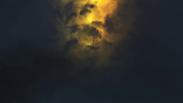 Грозовые облака ночного неба с красочной молниеносной реалистичной анимацией Timelapse - новое качество уникальное видео просмотр природы — стоковое видео