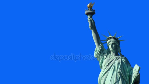 Statue of Liberty jumpy glitch on chroma key blue screen display seamless loop animation black background - new quality national pride colorful joyful video footage — Stock Video