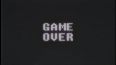Retro video oyunu Game Over metin bilgisayar eski tv arıza parazit gürültü ekran animasyon sorunsuz döngü - yeni kalite evrensel vintage hareket dinamik animasyonlu arka plan renkli neşeli video