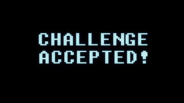 Ретро-видеоигра CHALLENGE ACCEPTED текст голографического ТВ глюк помехи помехи экран анимации бесшовный цикл Новое качество универсальное винтажное движение динамика анимированный фон красочный радостный видео — стоковое видео