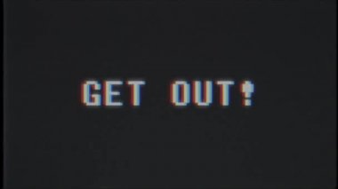 Retro video oyunu Get Out kelime metin bilgisayar eski tv arıza parazit gürültü ekran animasyon sorunsuz döngü yeni kalite evrensel vintage hareket dinamik animasyonlu arka plan renkli neşeli video m