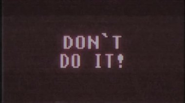 Retro videogame Dont Do It kelime metin bilgisayar eski tv arıza parazit gürültü ekran animasyon sorunsuz döngü yeni kalite evrensel vintage hareket dinamik animasyonlu arka plan renkli neşeli video m