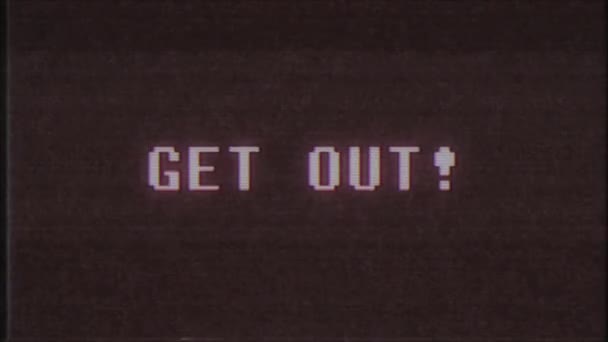 Retro videogame Get Out word tekst computer oude tv glitch-storingen lawaai scherm animatie naadloze loops nieuwe kwaliteit universele vintage beweging dynamische geanimeerde achtergrond kleurrijke vrolijke video m — Stockvideo