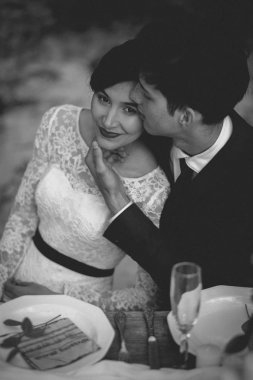 Damat gelin parti masada öpüşme