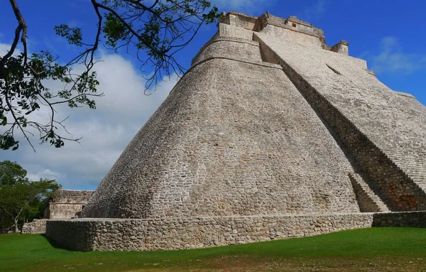 Uxmal mayan ruins Pyramide culture mexico Yucatan — Stock Photo, Image